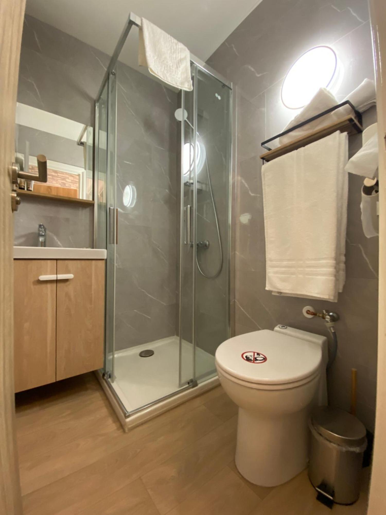 Studios & Chambres Aux Portes De Geneve แซ็ง-ฌูเลียง-อ็อง-เฌอเนอวัว ภายนอก รูปภาพ