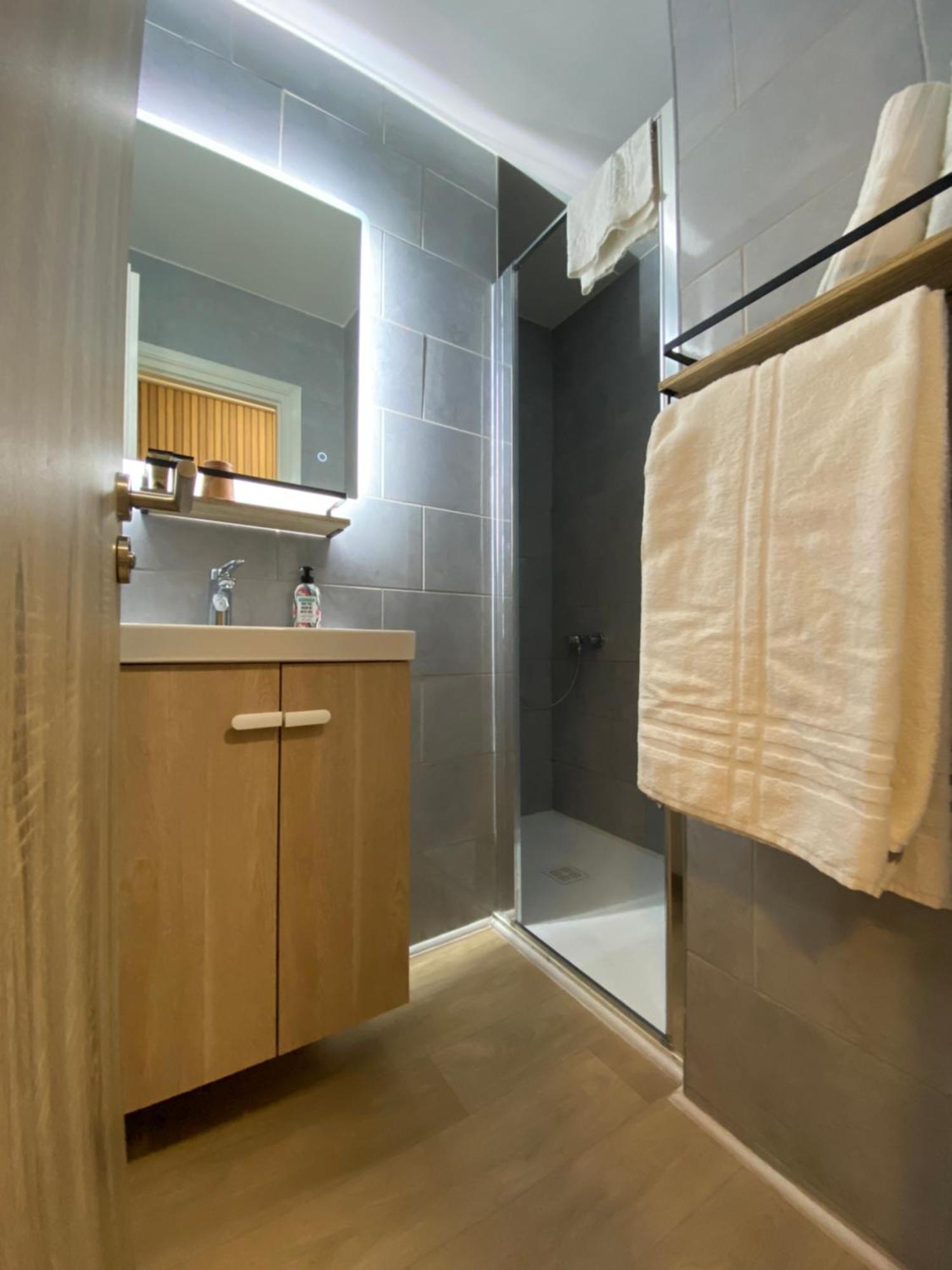 Studios & Chambres Aux Portes De Geneve แซ็ง-ฌูเลียง-อ็อง-เฌอเนอวัว ภายนอก รูปภาพ