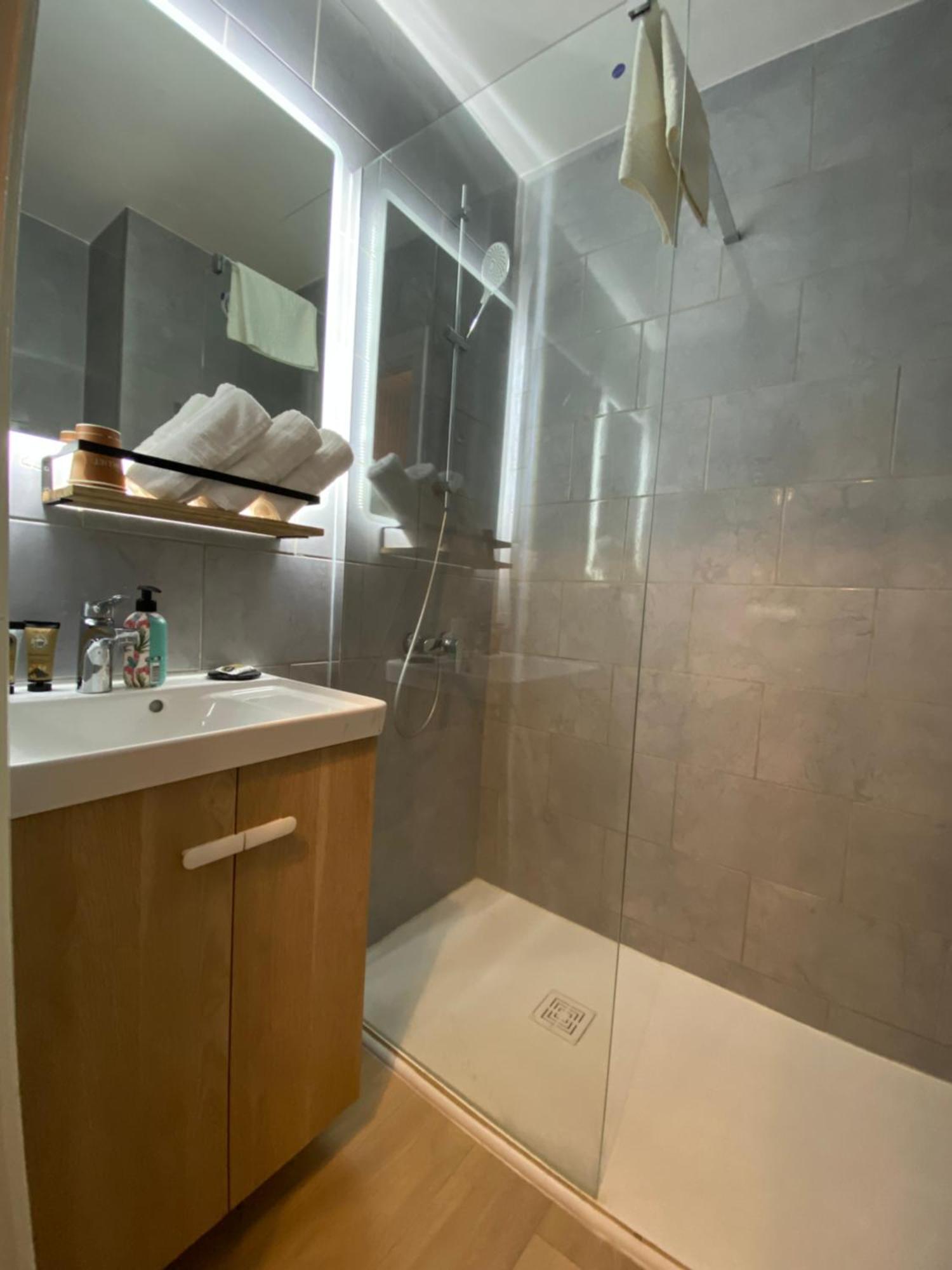 Studios & Chambres Aux Portes De Geneve แซ็ง-ฌูเลียง-อ็อง-เฌอเนอวัว ภายนอก รูปภาพ